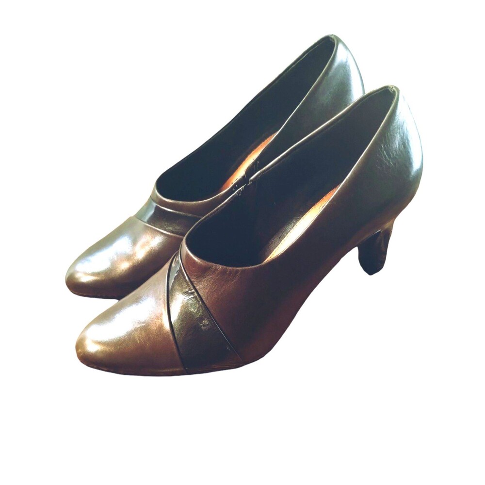 Clark Heels Women's 8M Moss Green Two Tone Leather 2 1/2" Heel Slip On NWOB